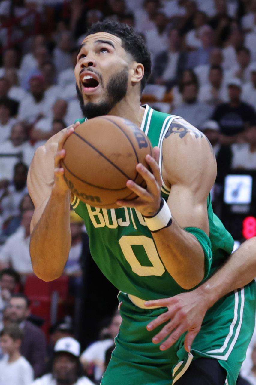 关于清晨CBA季后赛传出新动向；波士顿凯尔特人止住颓势；管理层表态：赛场秩序良好；球探报告显示潜力的信息